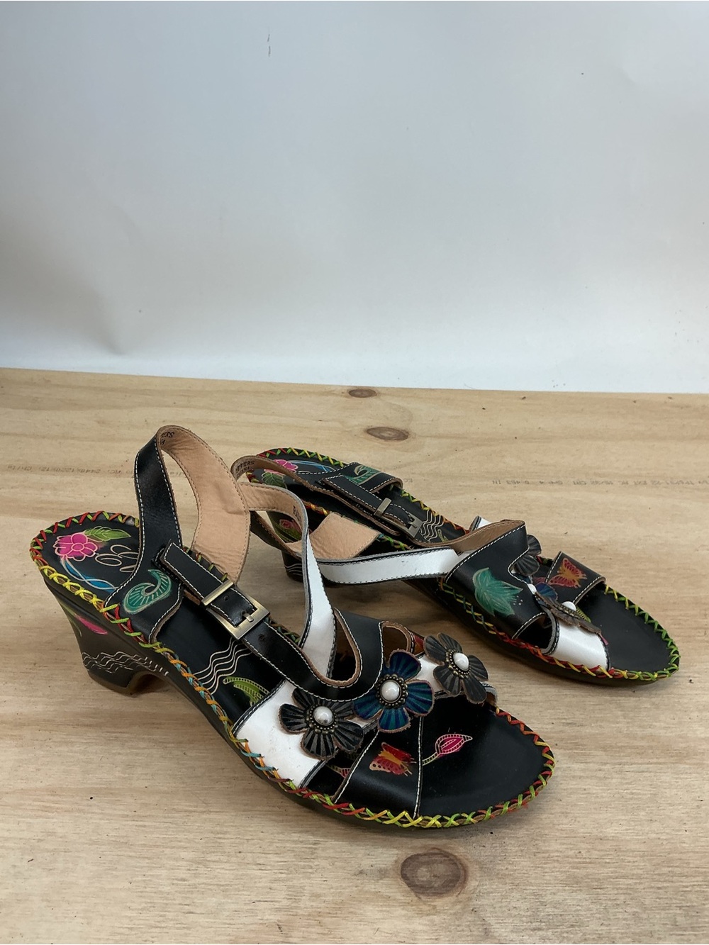 Elite by Corkys Black Floral Embroidered Women’s Heeled Sandals Size 11